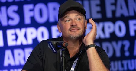 Pokazał się światu w "pełnej krasie". Teraz komentuje nagą wpadkę