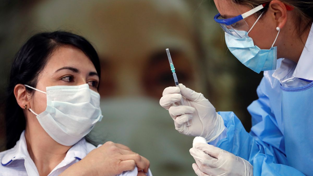 Dziś szczepionka Biontech / Pfizer kosztuje 15,5 euro, ale pierwotnie firma chciała za nią ponad 54 euro.