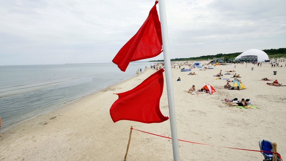 Pijany plażowicz zaatakował ratownika WOPR w Sopocie. Nie spodobała mu się czerwona flaga