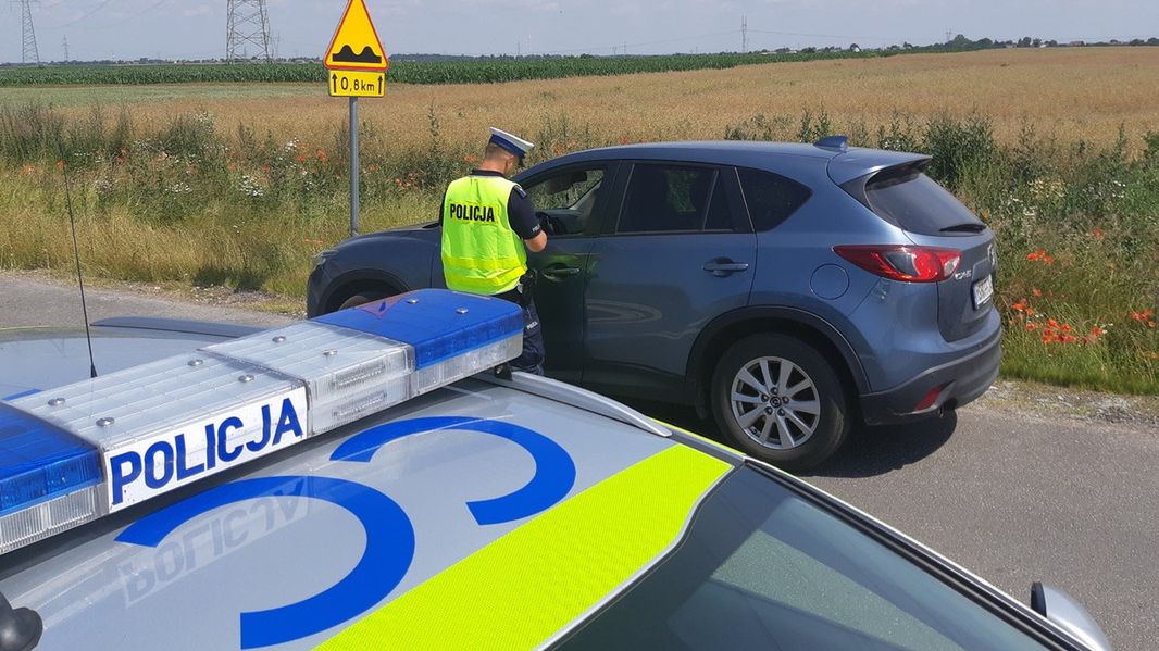 Kontrola policji. Zdjęcie ilustracyjne