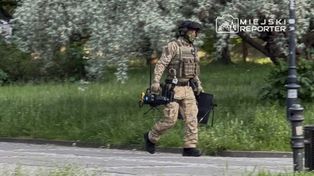 Warszawa: Walizka zostawiona w parku pod Pałacem Kultury i Nauki. Na miejscu pirotechnicy