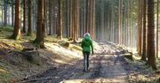 Sprytne gadżety na pieszą wędrówkę. Przydadzą się każdemu
