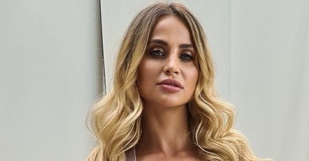 Hanna Żudziewicz pozuje w bikini przy basenie. Fani zachwyceni: "Ale jesteś laska"