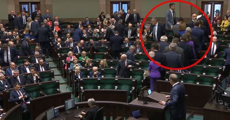 Tusk odpowiada Dudzie. Ostentacyjny gest posłów PiS
