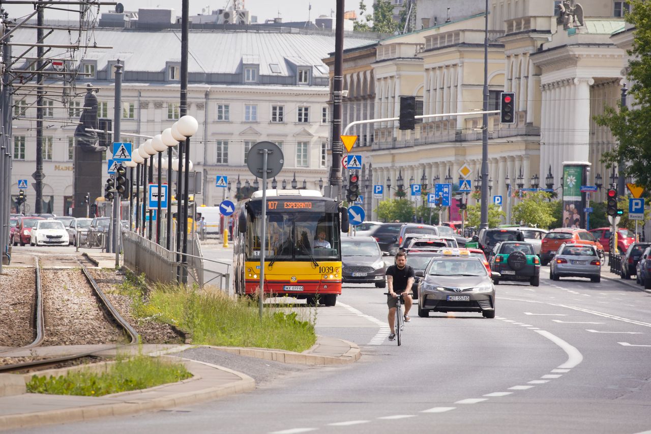 Więcej miejsca dla rowerzystów. Trwają prace nad nowymi przepisami dla kierowców