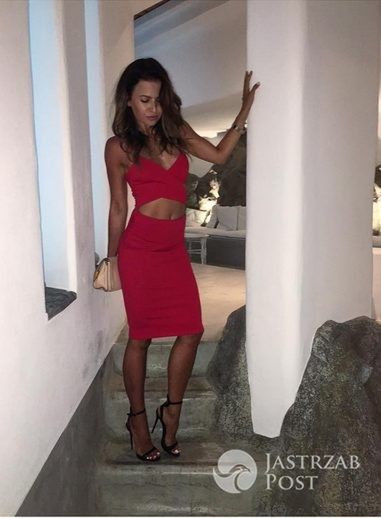 Anna Lewandowska w sukience z wycięciami