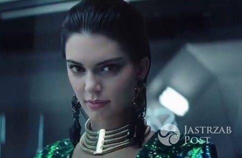 Kendall Jenner w teledysku promującym kolekcję Balmain dla H&M (fot. YouTube)