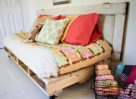 Pallet Reading Bed
