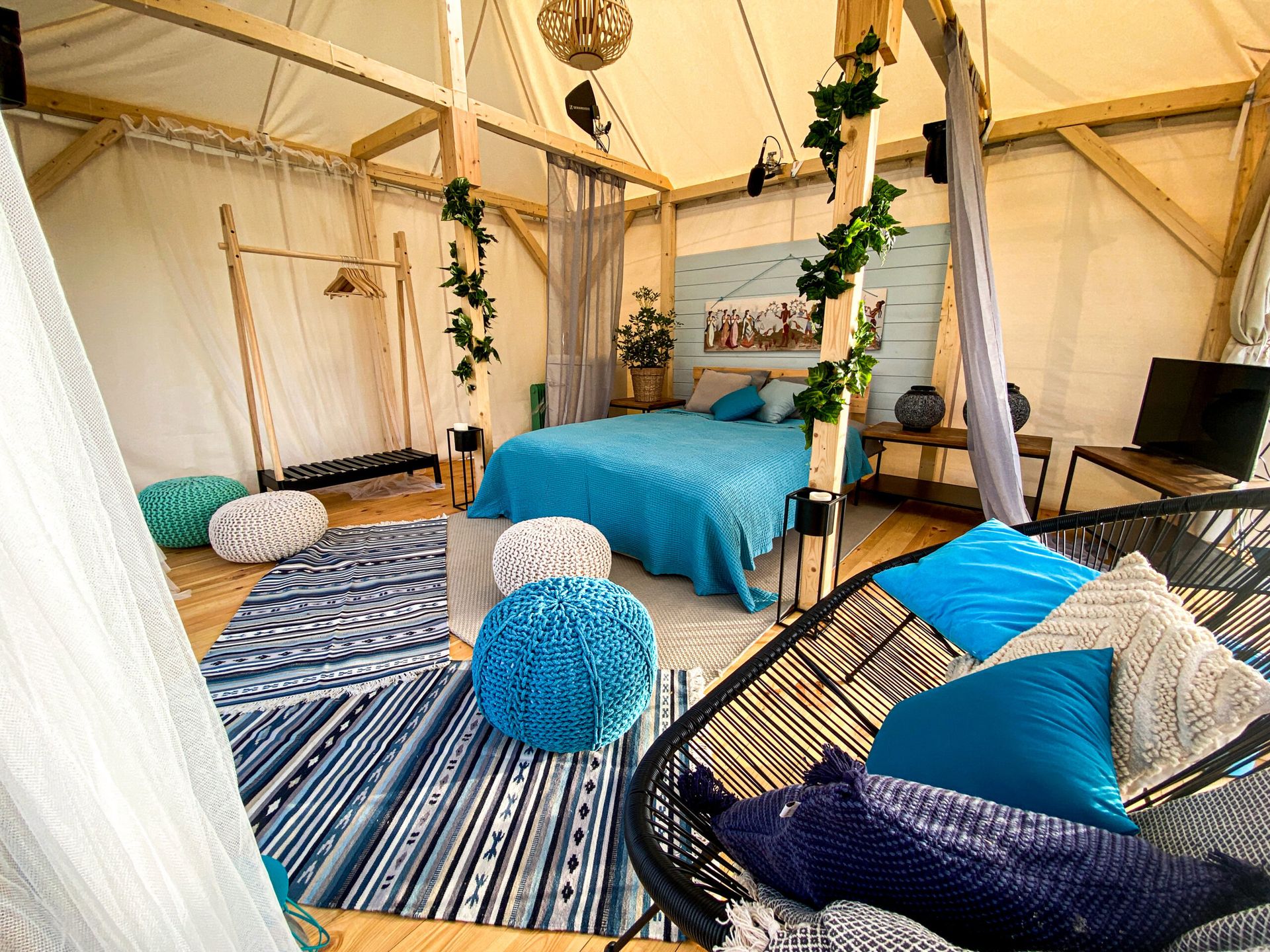 40 kontra 20 - glamping