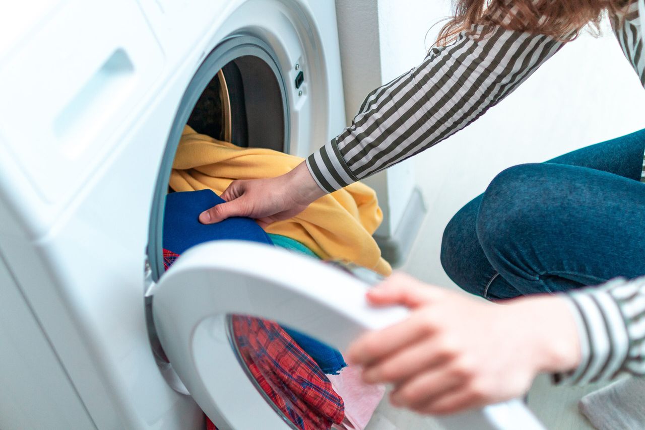 Jak wysuszyć pranie w pralce, fot. Adobe Stock
