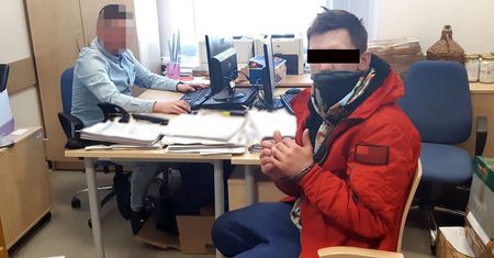 Warszawa. Chcieli ukraść auto. Pokrzywdzona "siłą zaczęła wypraszać napastników"