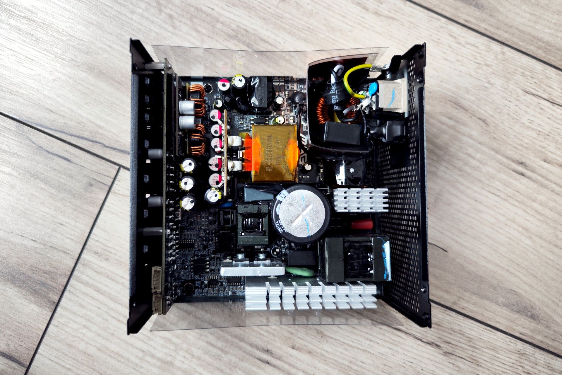Zasilacz MSI MAG A1200PLS PCIE5 - elektronika