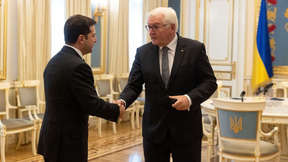 Volodymyr Zelensky - Frank-Walter Steinmeier in KievKIEV, UKRAINE - OCTOBER 06: (----EDITORIAL USE ONLY â MANDATORY CREDIT - "UKRAINIAN PRESIDENCY / HANDOUT" - NO MARKETING NO ADVERTISING CAMPAIGNS - DISTRIBUTED AS A SERVICE TO CLIENTS----) Ukrainian President Volodymyr Zelensky (L) meets with German President Frank-Walter Steinmeier (R) in Kiev, Ukraine on October 06, 2021. (Photo by Ukrainian Presidency / Handout/Anadolu Agency via Getty Images)Anadolu Agencygerman president, kiev, ukrainian president