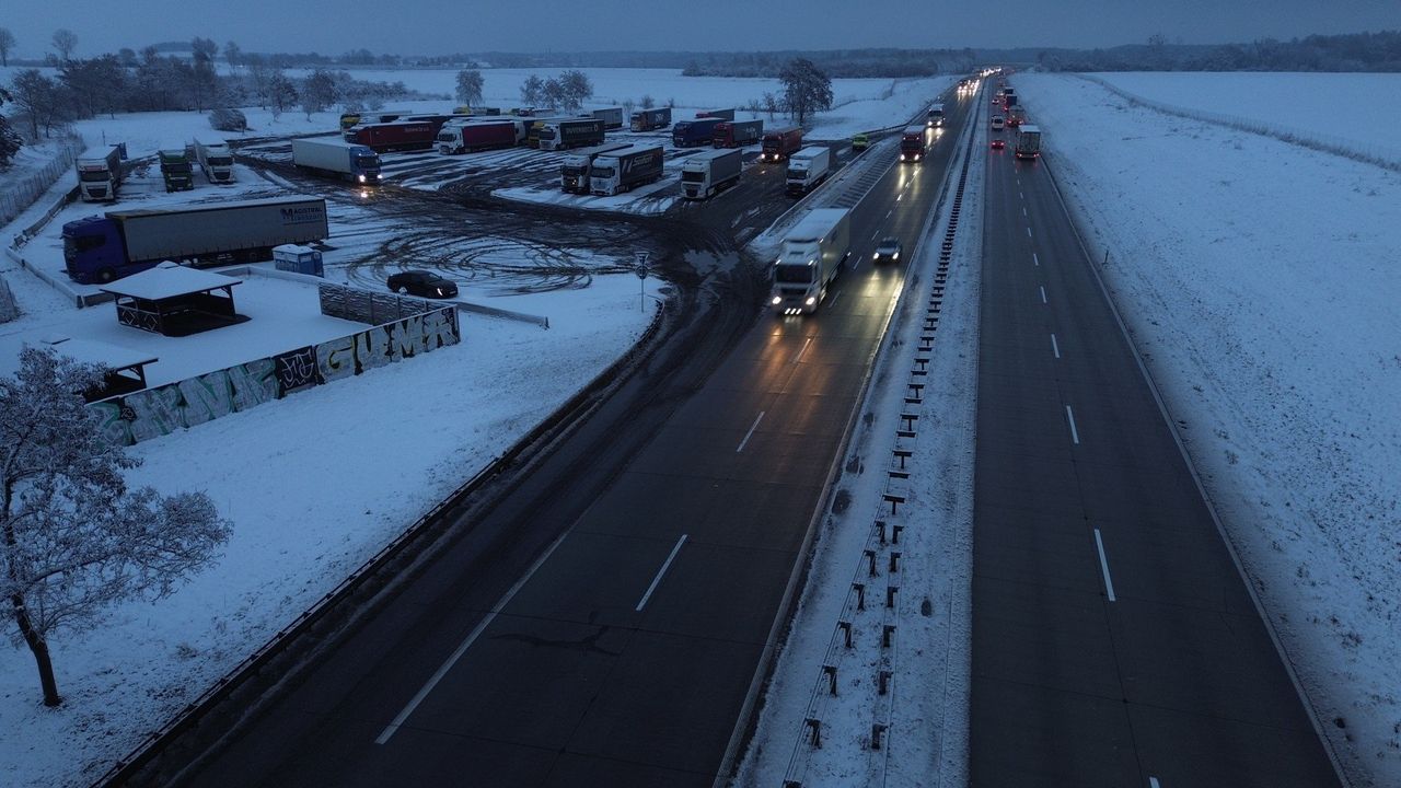 Dolny Śląsk: Śnieg nie odpuszcza. Co działo się minionej nocy na drogach? Sprawdziliśmy