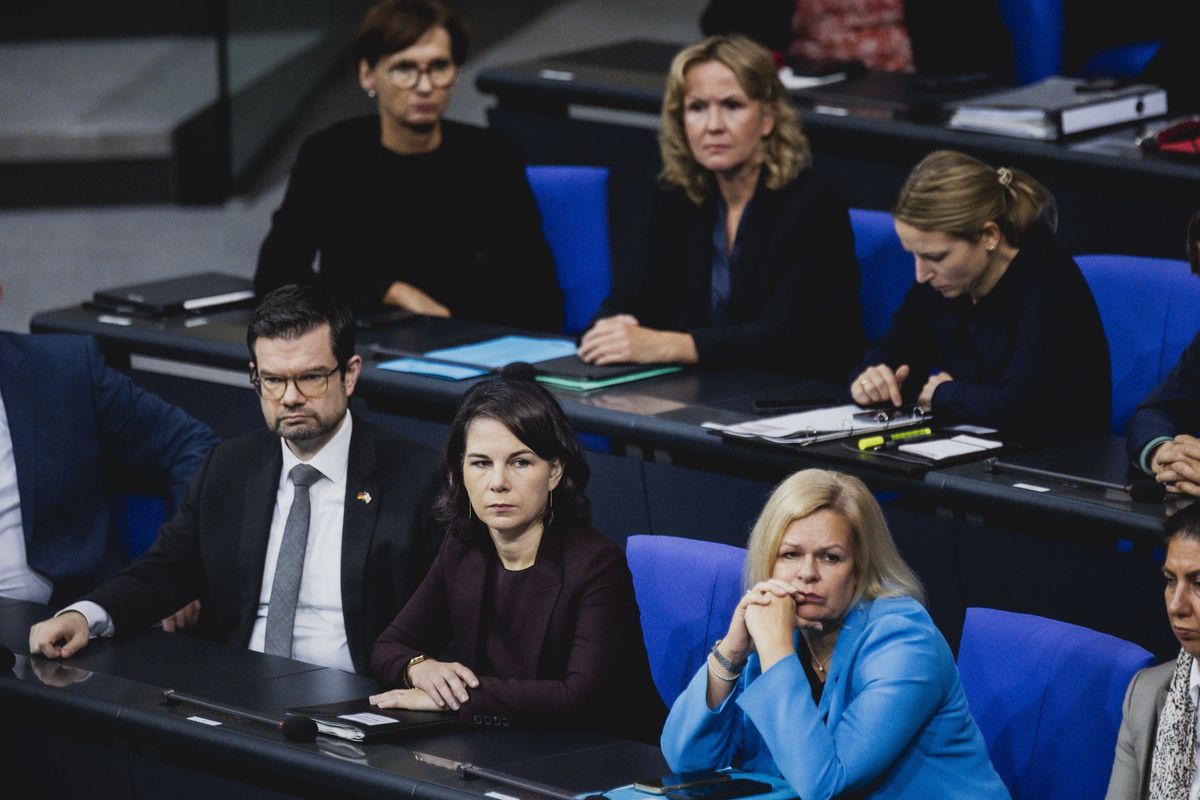 Niemiecki minister sprawiedliwości Marco Buschmann (od lewej), minister spraw zagranicznych Annalena Baerbock i minister spraw wewnętrznych Nancy Faeser