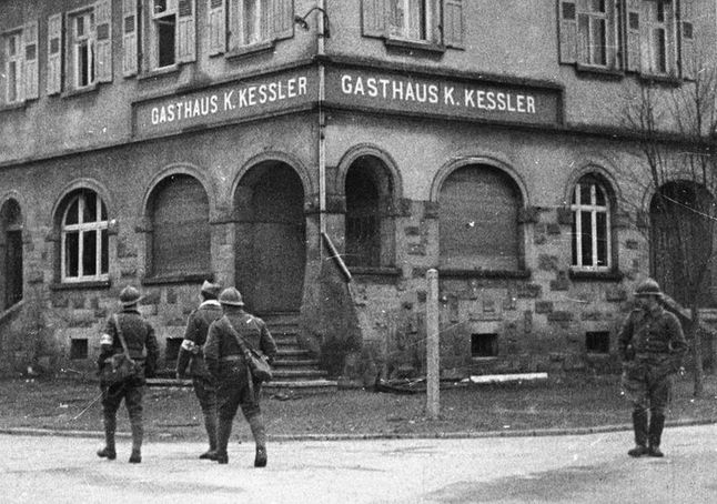 Francuscy żołnierze w niemieckim mieście Lauterbach