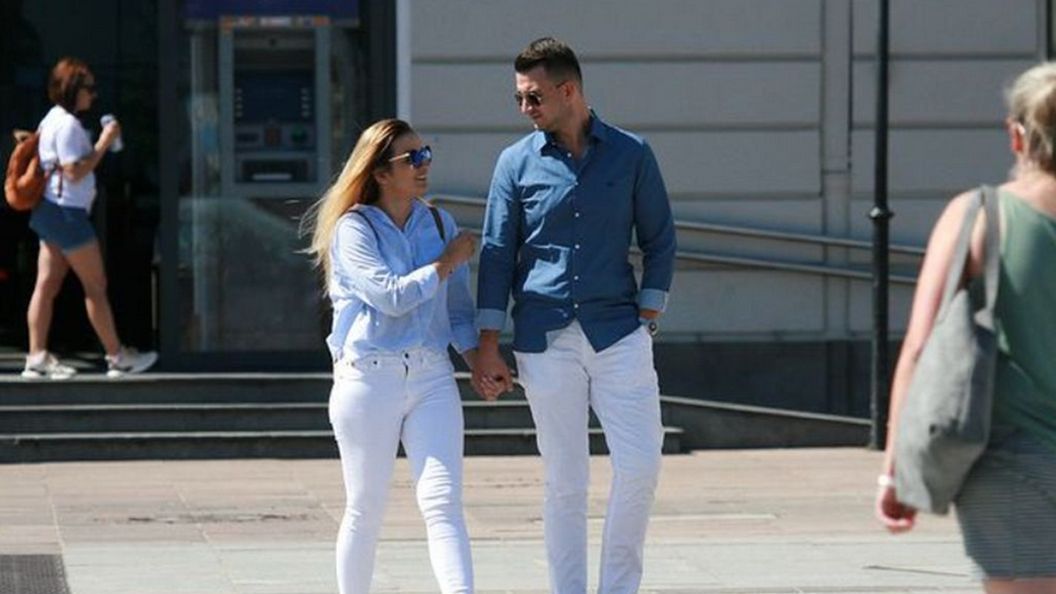 Bartłomiej Misiewicz z narzeczoną w Sopocie