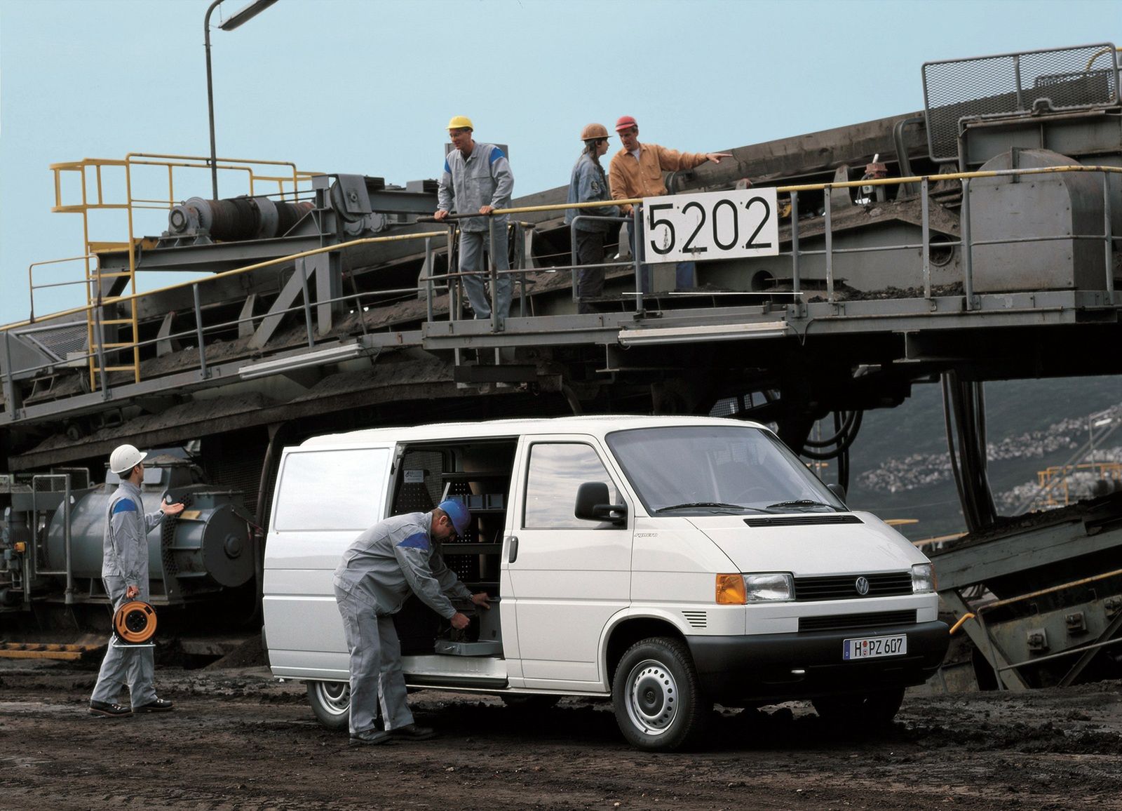 VW Transporter w wersji Syncro może pokonać skutecznie dość trudny teren. 