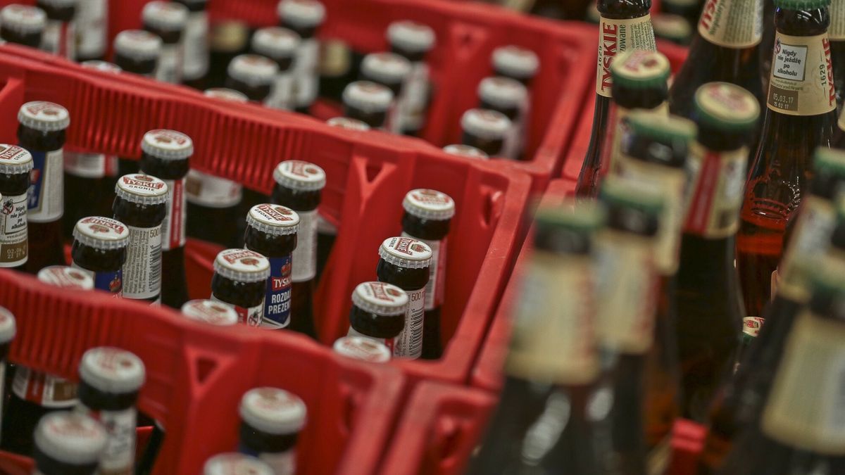 reporter_stock
11.01.2017 Zielona Gora Jedzenie picie piwo piwa alkohol alkoholu alkoholem butelka butelki kapslem kapsel ilustracyjne   fot. Piotr Jedzura/REPORTER
Piotr Jedzura/REPORTER