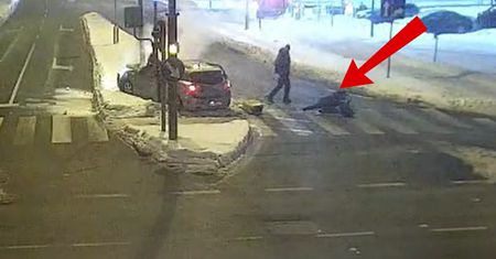 Uderzyli w słup. A po chwili takie sceny na pasach. Zostali nagrani