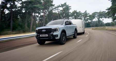 Samochód do pracy, który nie boi się zjechać z asfaltu. Ford Ranger PHEV w świetnej ofercie