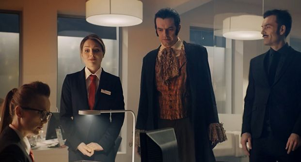 Wampiry w wypożyczalni pieniędzy promują pożyczkę w eurobanku (wideo)