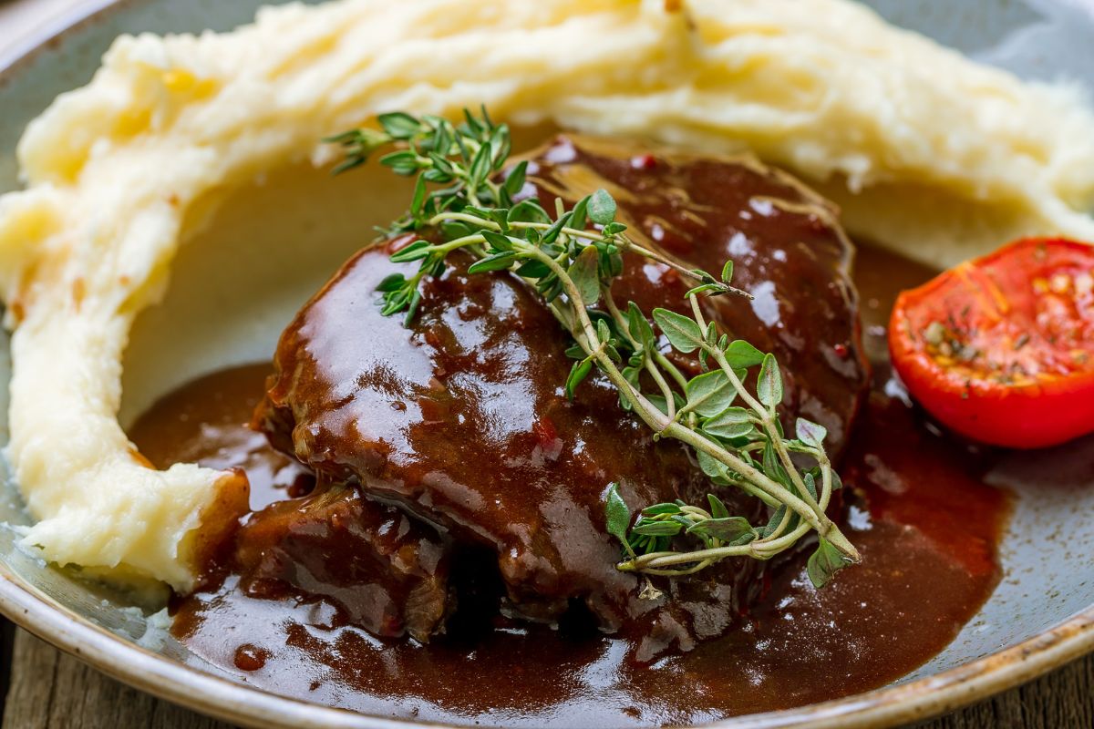 Przed laty każdy gardził, dziś to hit w najlepszych restauracjach. Kruche i pyszne mięso