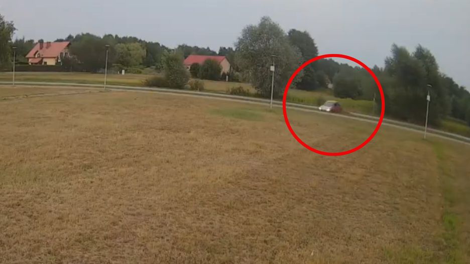 Nastolatkowie skończyli podróż w rowie