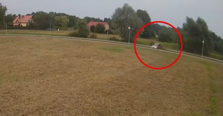 16-latek miał się tylko "przejechać". Podróż skończyli w rowie