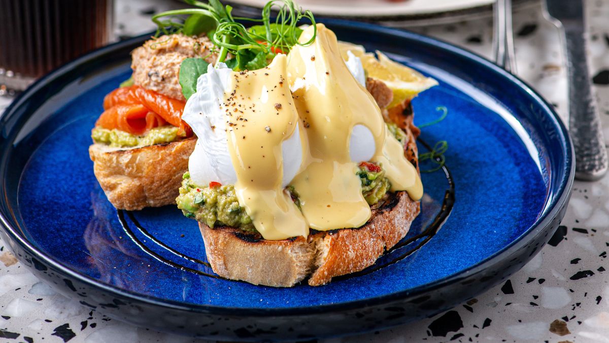 Jajko w koszulce na toście to jeden z klasyków na śniadanie