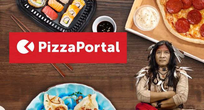 Szaman-szama chodzący za ludźmi w reklamie Pizzaportal.pl na smartfonach (wideo)