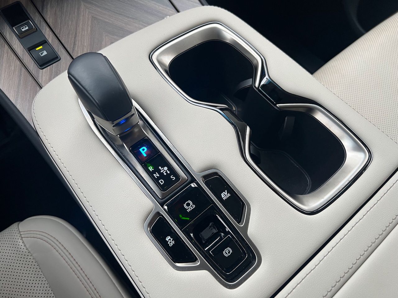 Lexus LM 350h AWD 