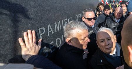 Komunikat policji ws. szarpaniny z Kaczyńskim. "Nikt ponad prawem"
