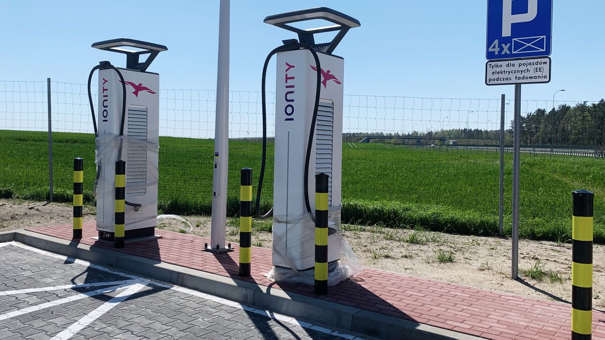 Ładowarki na MOP Olsze czekają na włączenie od kilku miesięcy