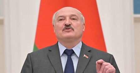 Łukaszenka: Nie umrę, chłopaki. Będziecie cierpieć ze mną długo
