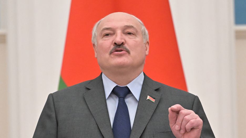 Belarusian President Alexander Lukashenko visits Moscow
epa09769811 Belarusian President Alexander Lukashenko speaks during a joint press conference with Russian President Vladimir Putin (not pictured)  following their talks at the Kremlin in Moscow, Russia, 18 February 2022. Belarusian President is on a working visit to Moscow.  EPA/SERGEY GUNEEV / SPUTNIK / KREMLIN POOL MANDATORY CREDIT 
Dostawca: PAP/EPA.
SERGEY GUNEEV / SPUTNIK / KREMLIN POOL