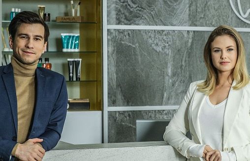 TVN7 kontynuuje „Zakochanych po uszy”. Anna Karczmarczyk i Piotr Nerlewski w obsadzie