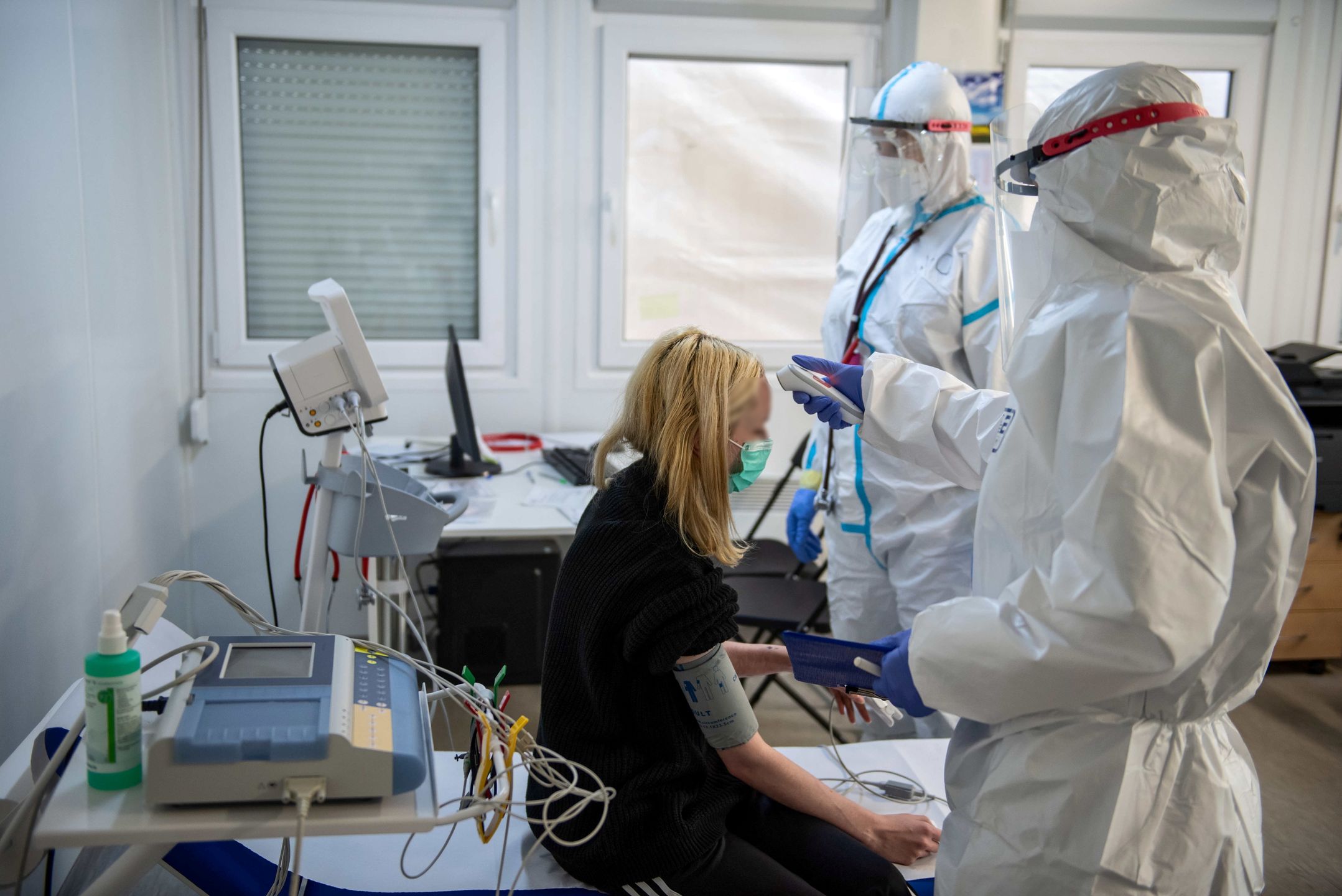 Pandemia się rozpędza. Eksperci wprost o wprowadzeniu lockdownu 