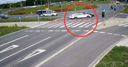 Wjechał na czerwonym. Poszkodowany miał zakaz sądowy