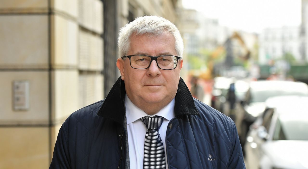 Ryszard Czarnecki nadal zarabia na siatkówce. Europoseł zainkasował w rok ponad 160 tys. zł