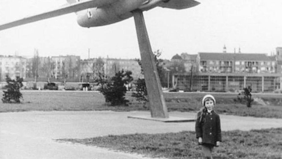 Historia samolotu przy moście Królowej Jadwigi