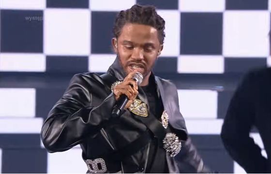 "Twoja twarz brzmi znajomo" w ogniu krytyki za blackface. Właściciel producenta przeprowadzi "wewnętrzne dochodzenie"