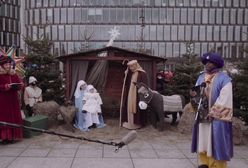 Warszawa. Skromny, ale złoty orszak królewski. Trzej władcy przybyli z darami