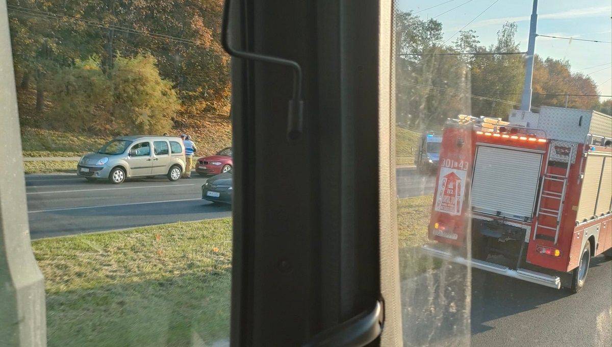 Zderzenie dwóch aut na ul. Jana Pawła II