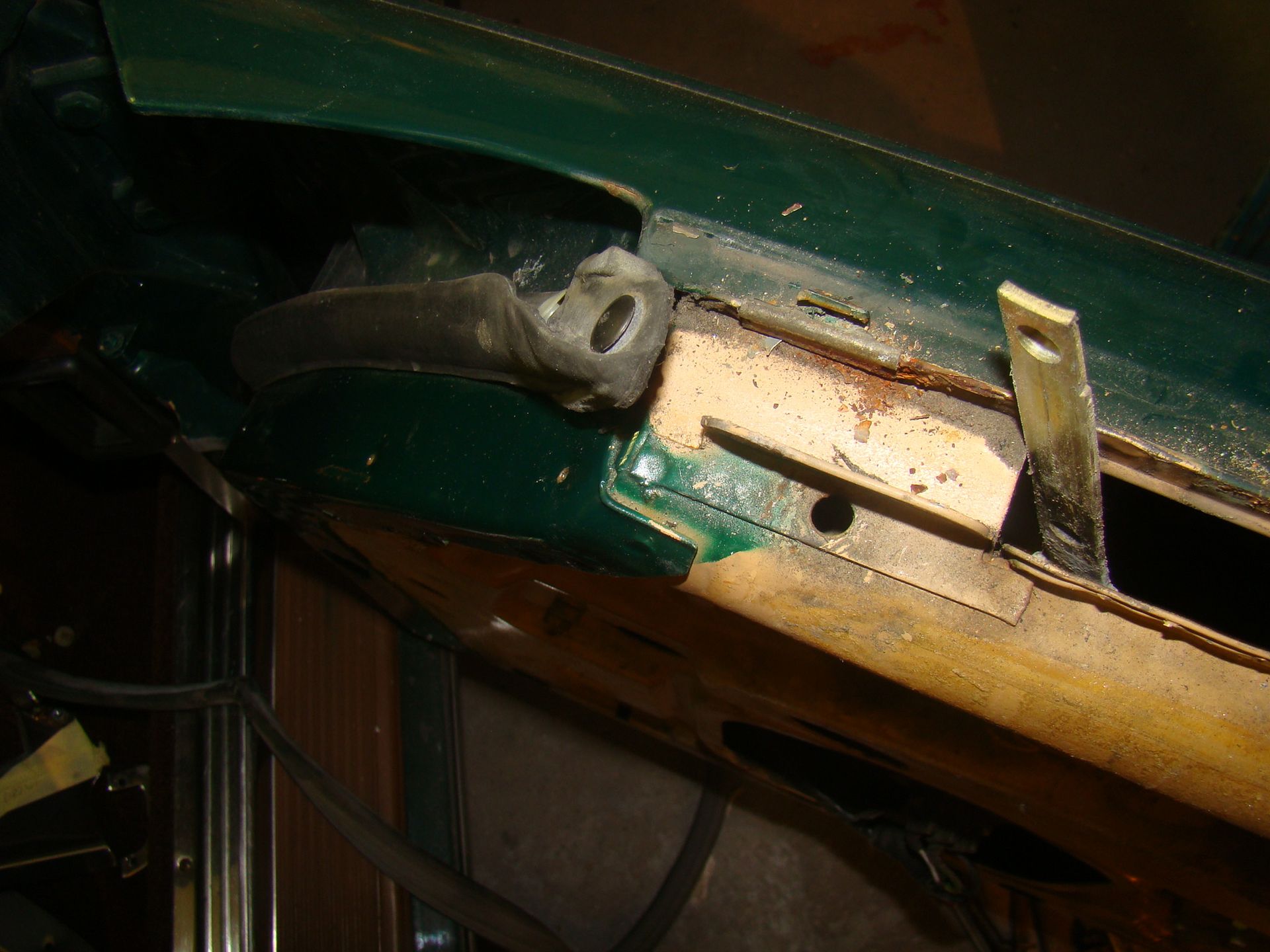 Mercedes 450 SL (R107) - rozbrajanie drzwi 11