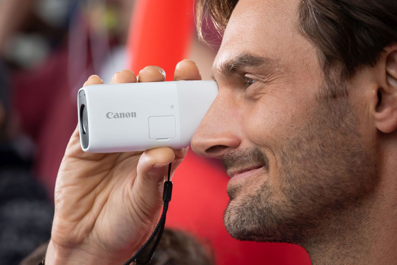 Canon PowerShoot Zoom to aparat jak luneta. Pozwoli na znaczne zbliżenia