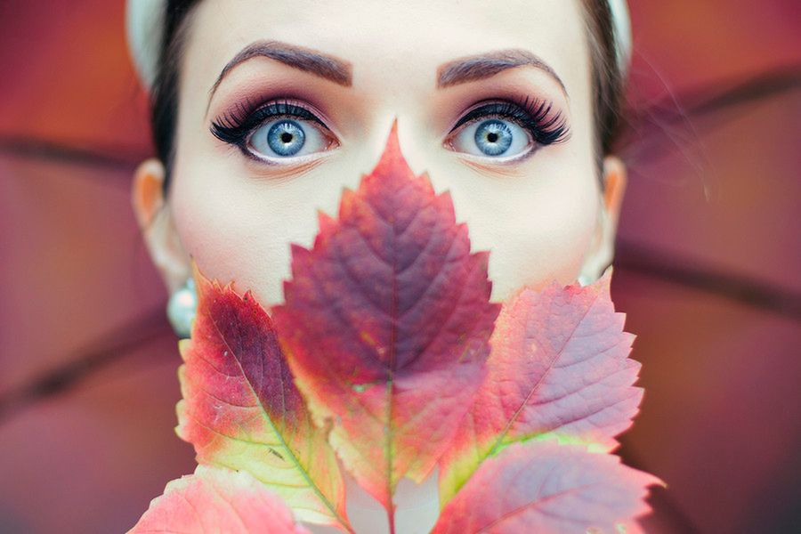 Czas na przerwę, Maja kieruje się do najbliższej kawiarni na filiżankę kawy. Czasami zapomina o przerwie, ponieważ nie chce przestawać fotografować.