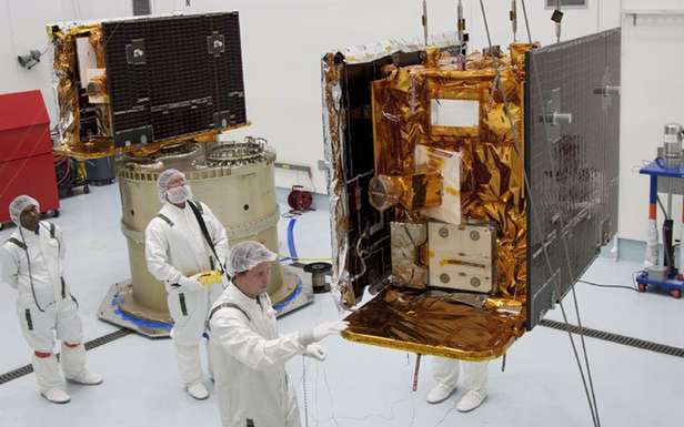 Ostatnie przygotowania satelity GRAIL-A (Fot. NASA.gov)
