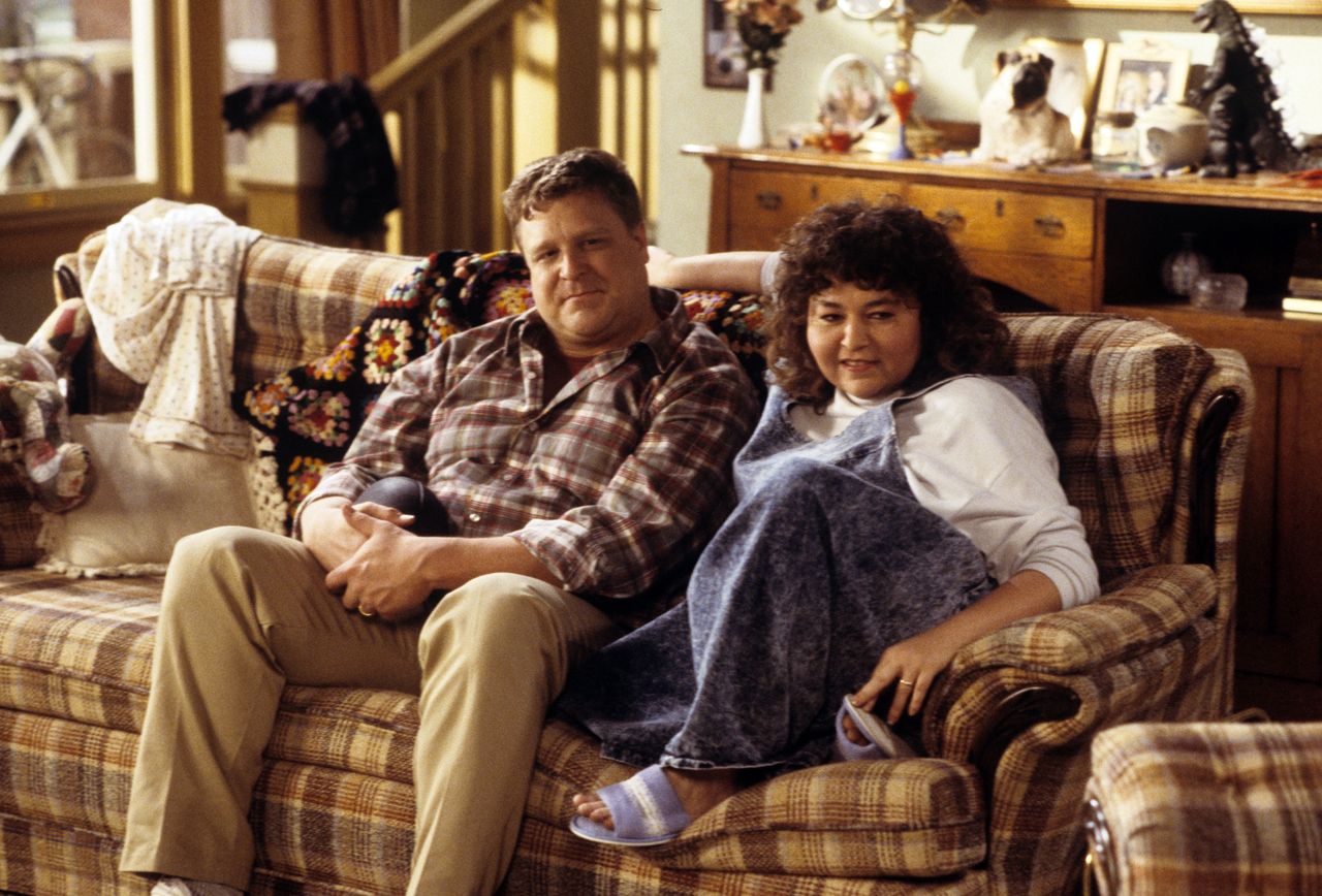 1988 Roseanne Barr and John Goodman on the set of "Roseanne"