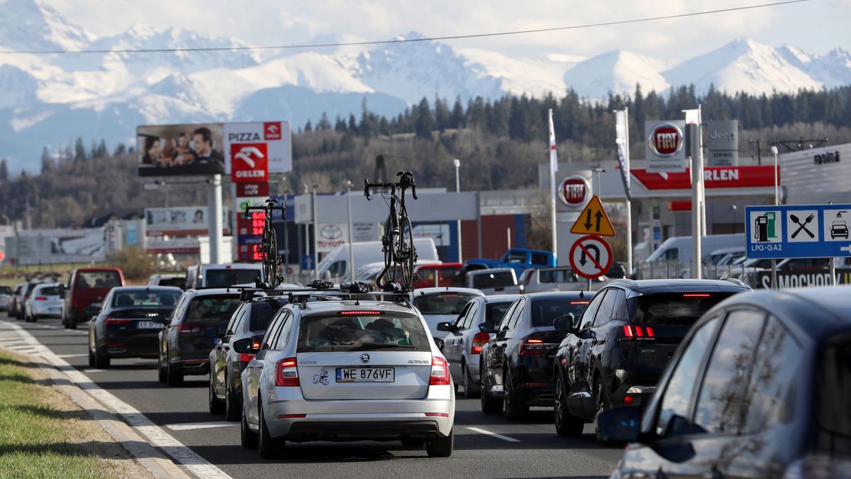 korek
Nowy Targ, 30.04.2021. Korek na Zakopiance, 30 bm. w Nowym Targu. Jutro rozpoczyna si� d�ugi weekend majowy. (sko) PAP/Grzegorz Momot
Grzegorz Momot
korek, samochody, samoch�d, weekend majowy, zakopianka, na drodze, zator, d�ugi weekend, auta, jezdnia, w korku, trasa